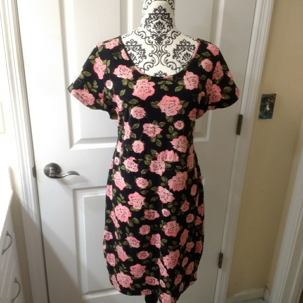 Forever 21 plus, 2x peach, black floral body con